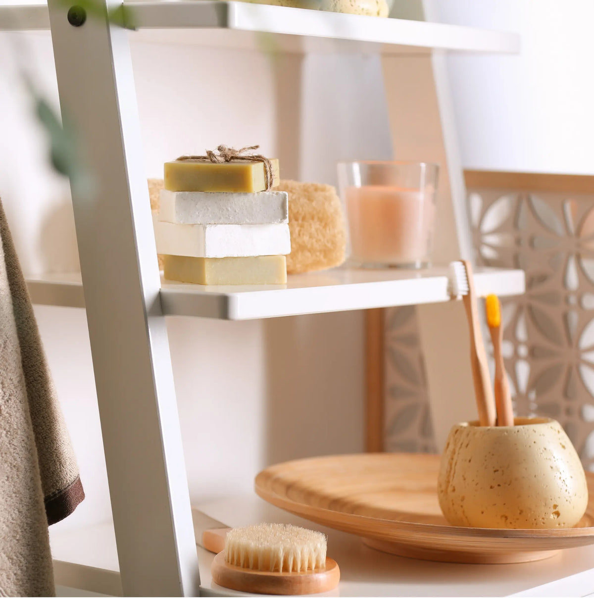 A generic soap-and-brush gift set next to a complete Casamera kit.